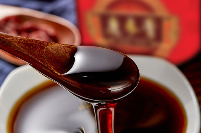 膏滋加工的“八繁之功”:揭秘一滴精品膏滋背后的匠心工藝與現(xiàn)代科技第1張 膏滋加工的“八繁之功”:揭秘一滴精品膏滋背后的匠心工藝與現(xiàn)代科技第1張